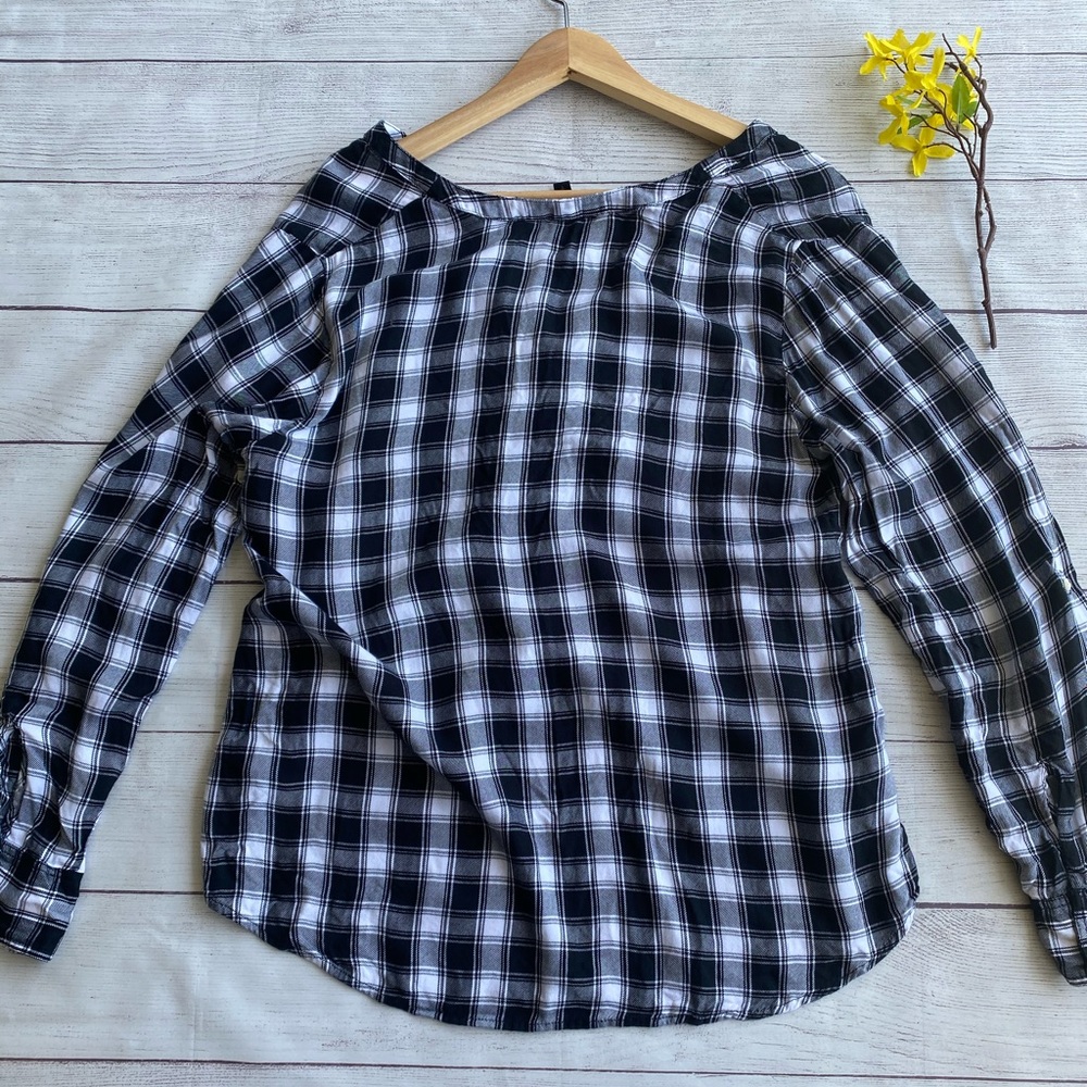 EXPRESS Plaid Top - Picture 8 of 9